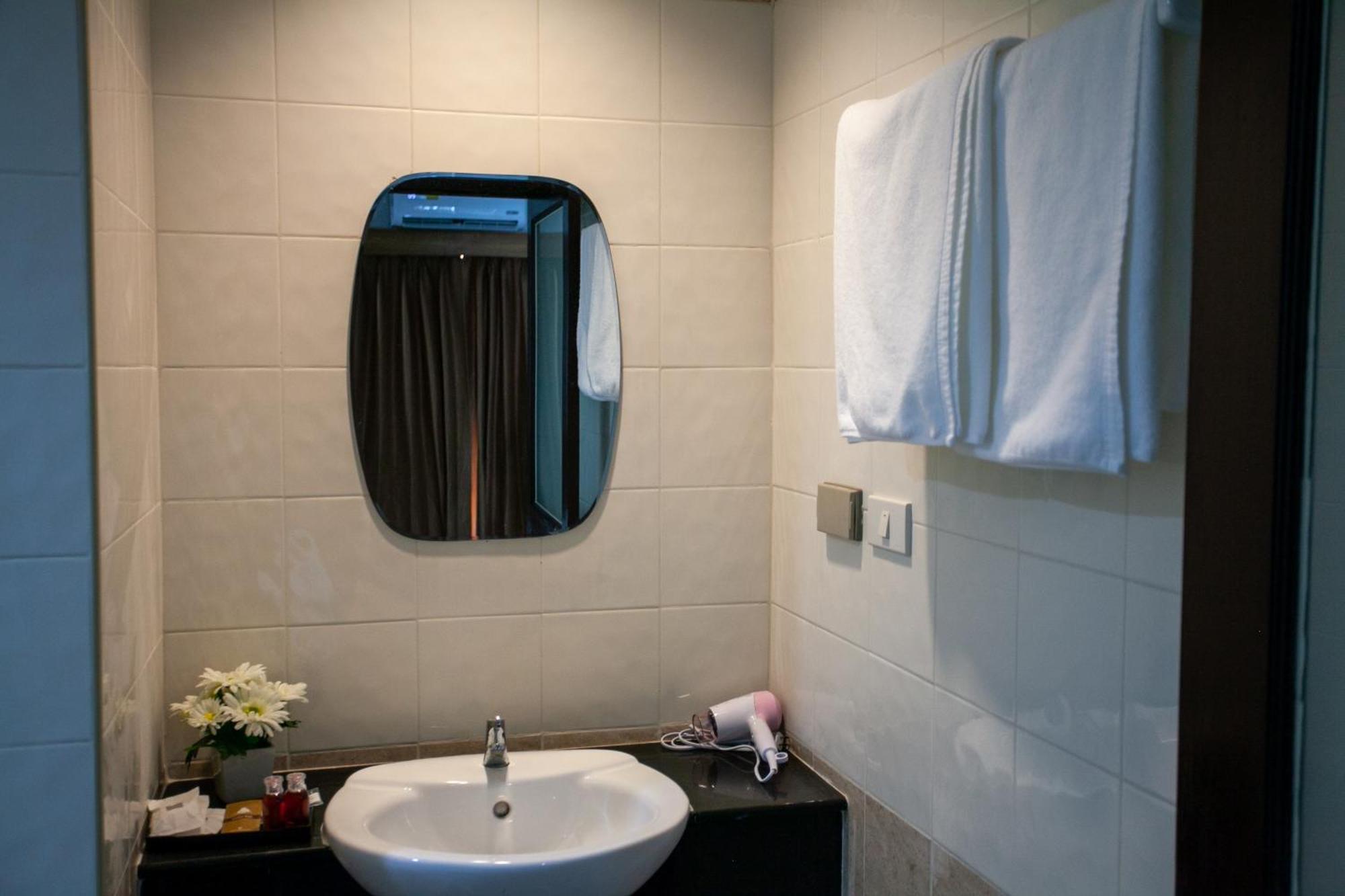 The Brown Boutique Patong Hotel Bagian luar foto
